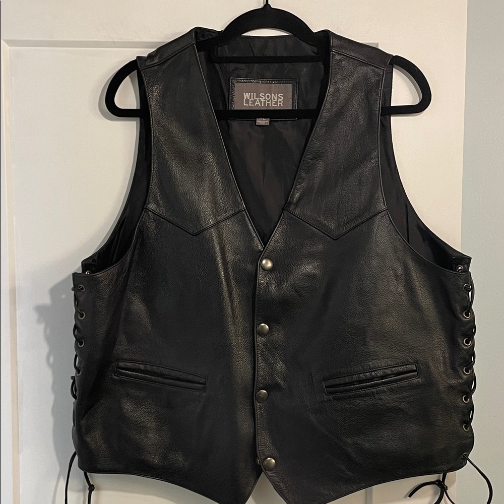 Wilsons Leather Black Motorcycle Vest XL Snap Front Leather Lace Sides Eagle